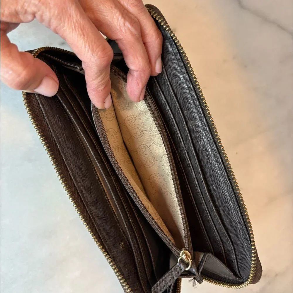 Michael Kors Wallet Leather Signature Continental FullmZip Accordion Bag